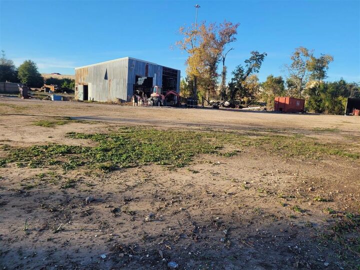 Property Photo: 2630 W Prien Lake Road W LA 70605