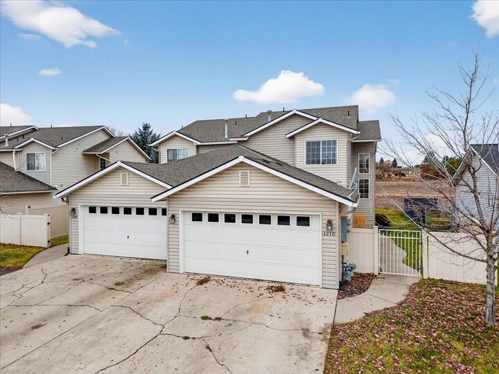 Property Photo: 3208 Meadow Glen Ln 3210 Meadow Glen Ln WA 99004