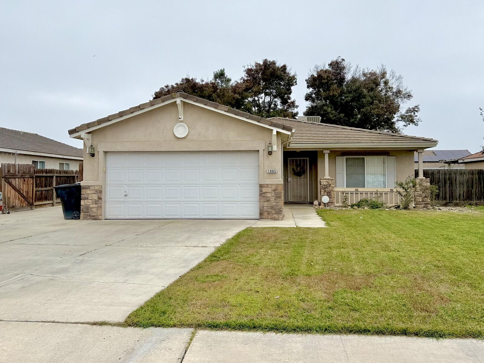 Property Photo: 1865 La Vida Avenue CA 93257