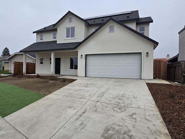 Property Photo:  2032 E Pershing Avenue  CA 93292 