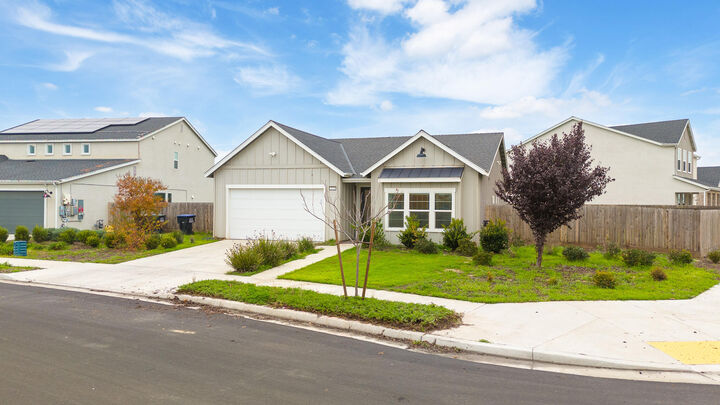 Property Photo: 3725 N Newton Drive CA 93291