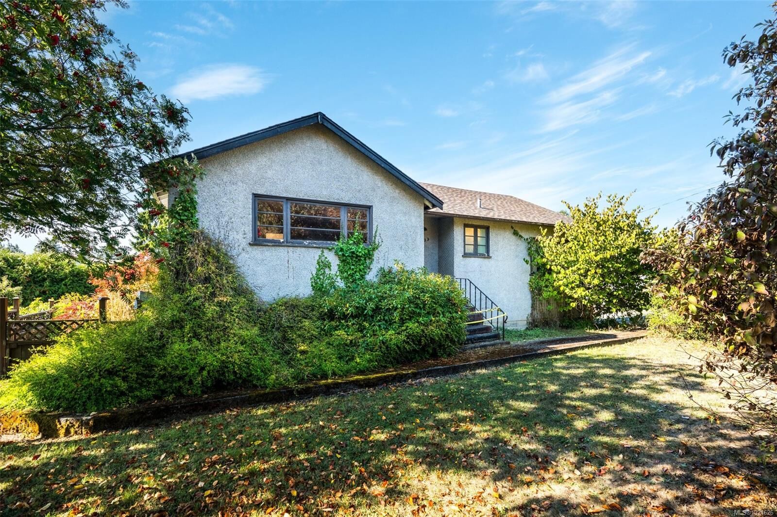 Property Photo:  533 View Royal Ave  BC V9B 1B9 