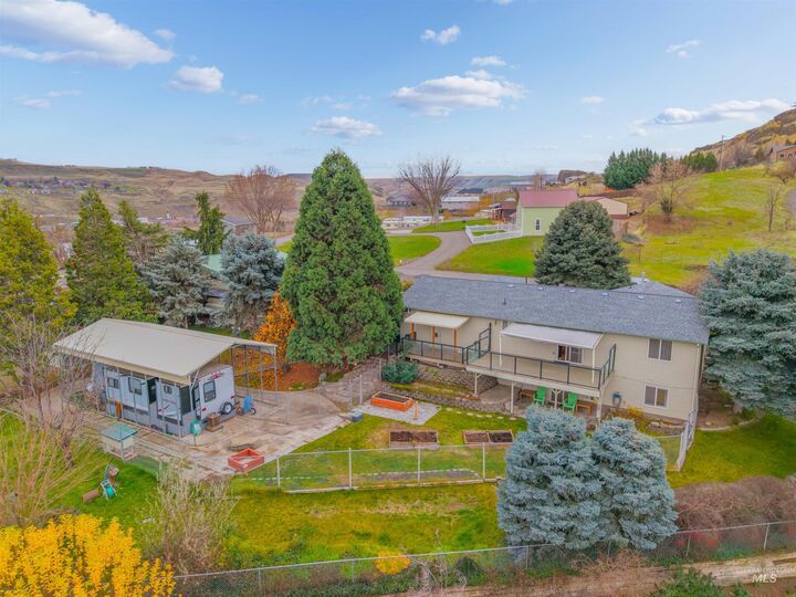 Property Photo:  1373 Toby Ln  WA 99403 