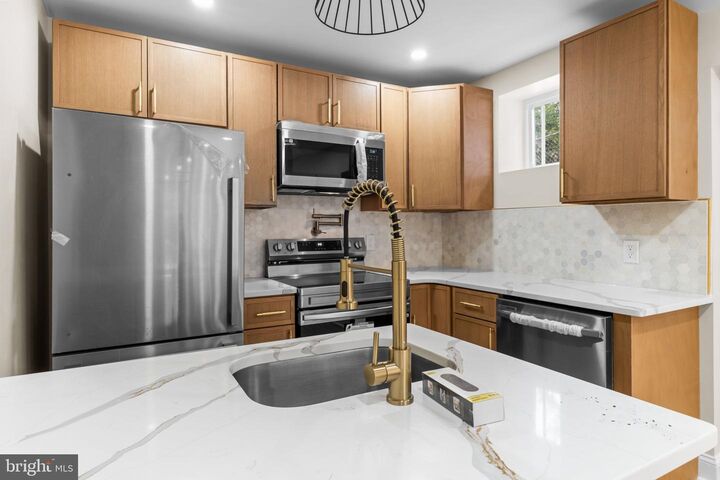 Property Photo: 2122 E Birch Street PA 19134