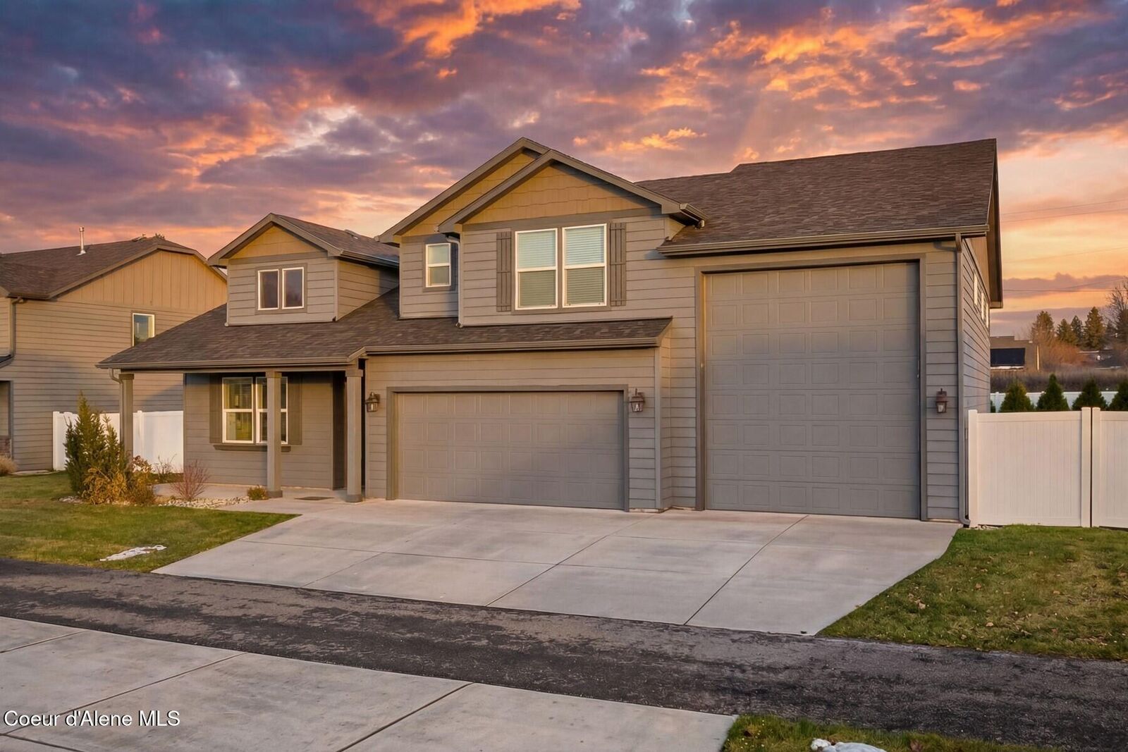 Property Photo:  778 W Jenicek Loop  ID 83854 