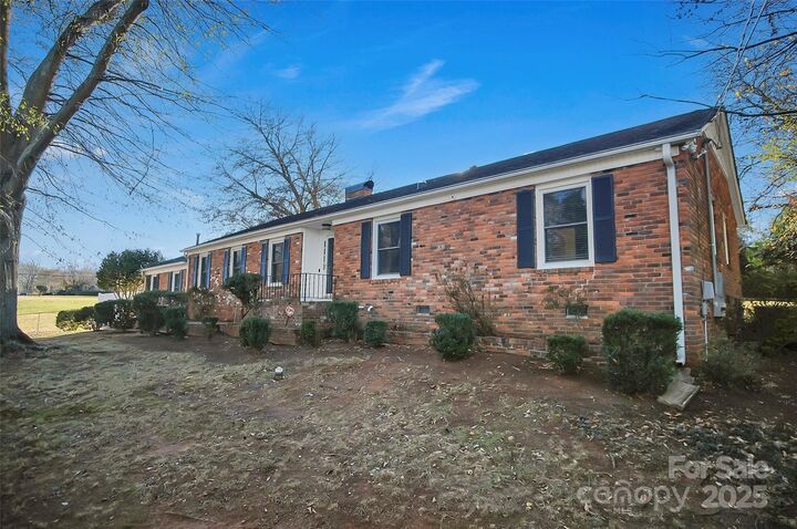 Property Photo: 1925 Montclair Avenue NC 28054