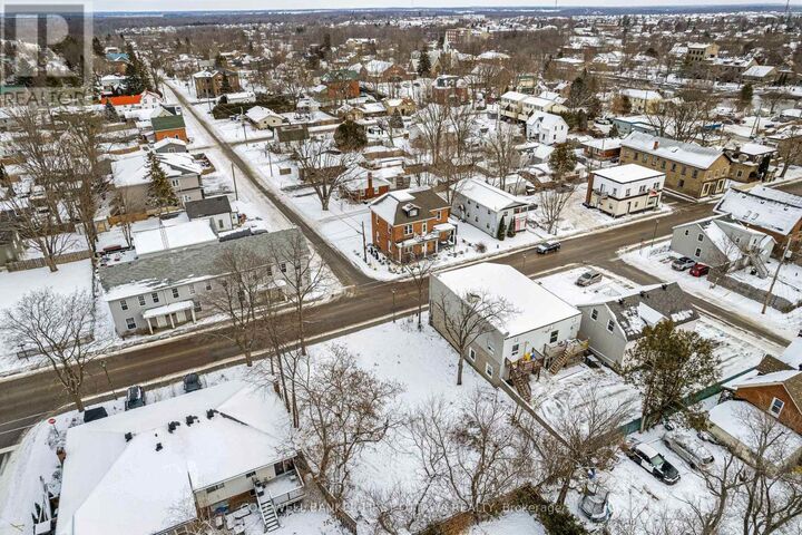 Photo de la propriété:  274 Bridge Street  ON K7H 3H6 