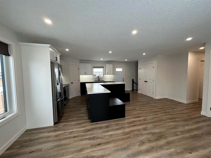 Property Photo:  20 Rey Avenue  MB R0J 1H0 