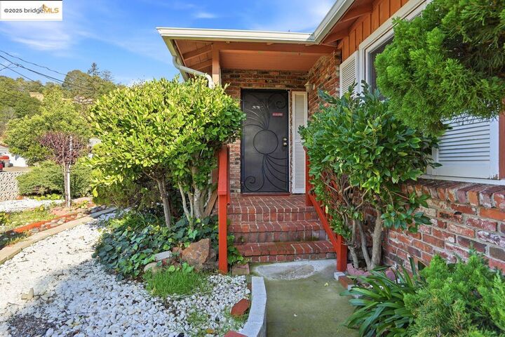 Property Photo:  4116 Kentwood Ct  CA 94605 