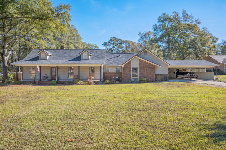 Property Photo: 6039 Blueberry Lane FL 32536