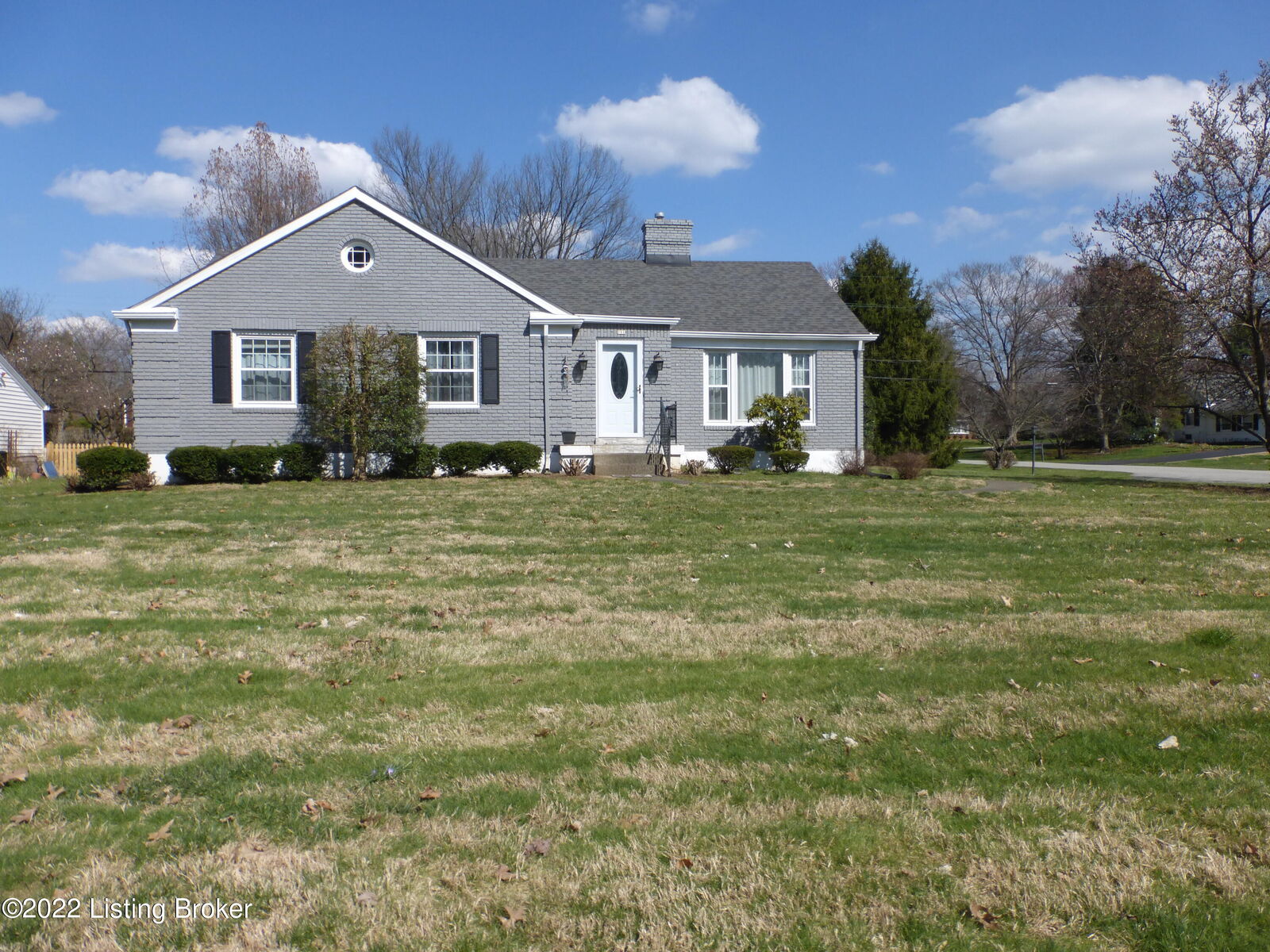 Property Photo:  701 Rudy Ln  KY 40207 