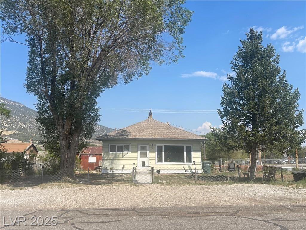 Property Photo: 747 Avenue D NV 89301