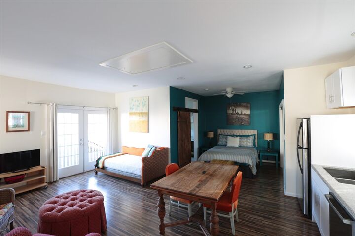 Property Photo: 1625 Harvard Street B TX 77008