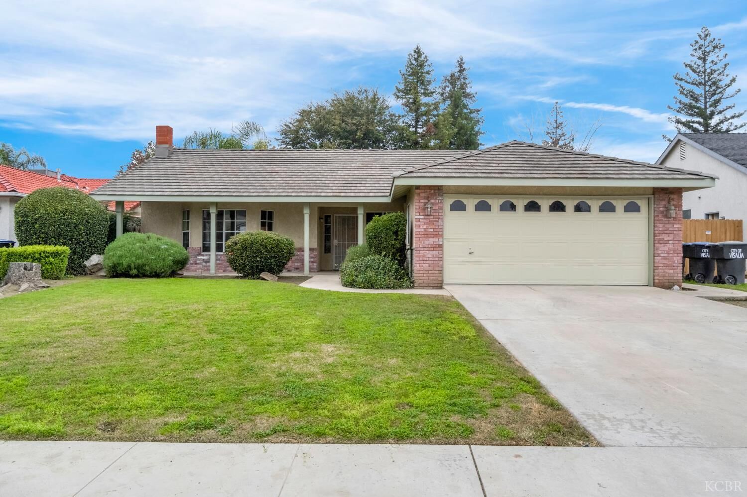 Property Photo: 3632 E Willow Court CA 93292