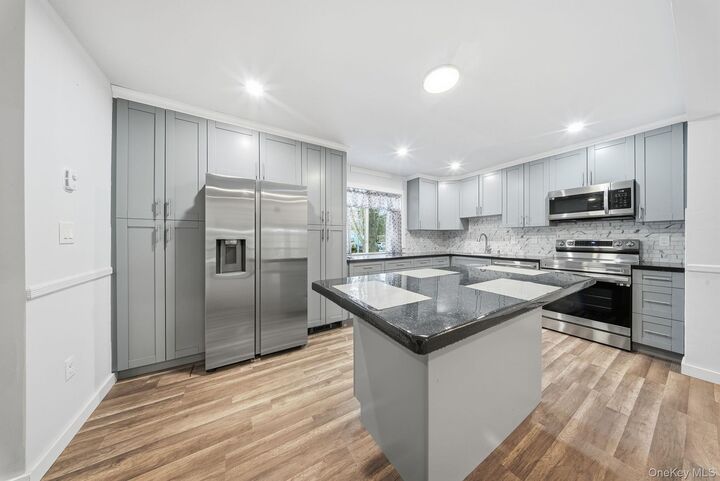 Property Photo:  17 Elizabeth Way  NY 12751 