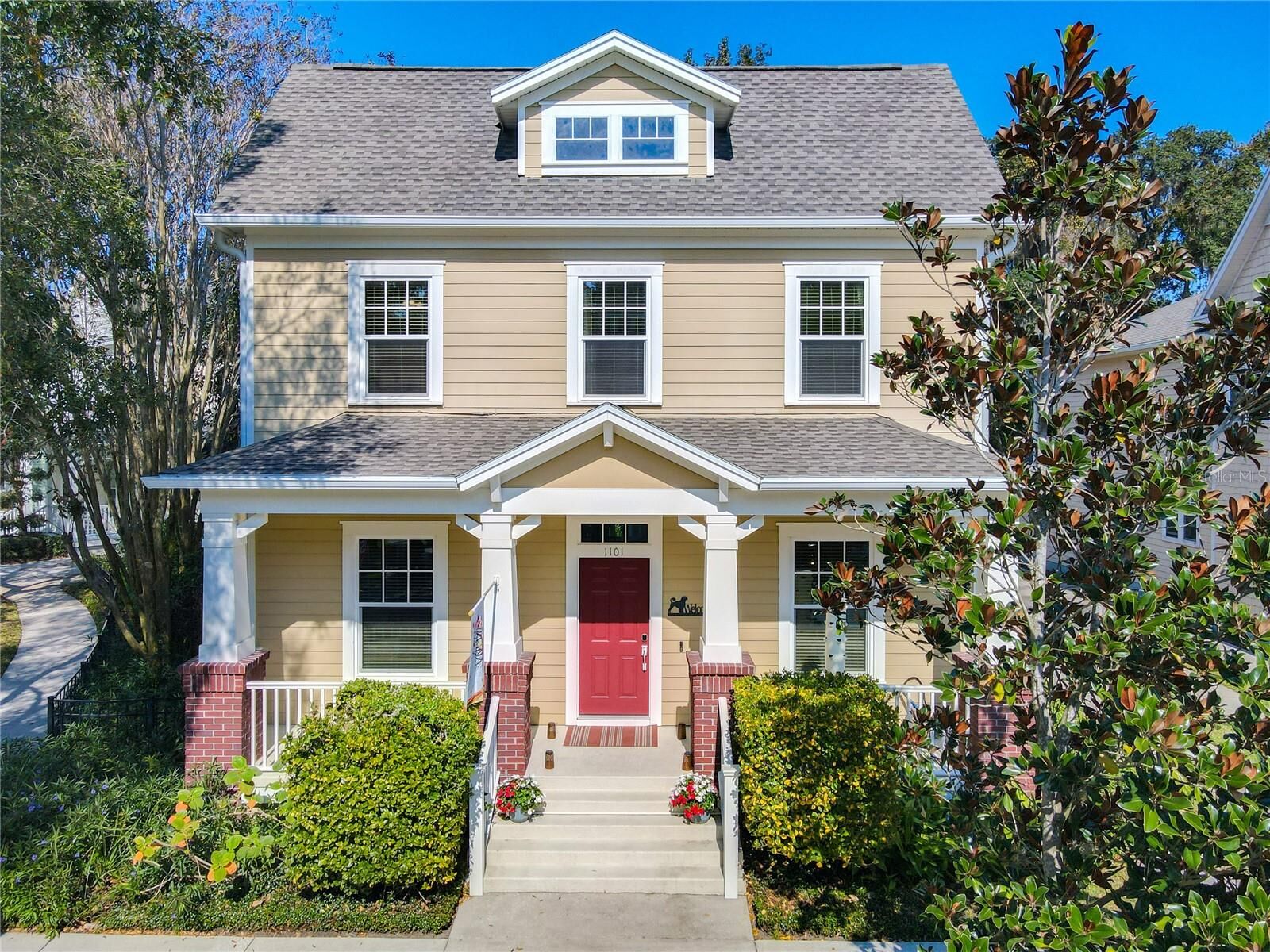 Property Photo: 1101 Banks Rose Court FL 34747