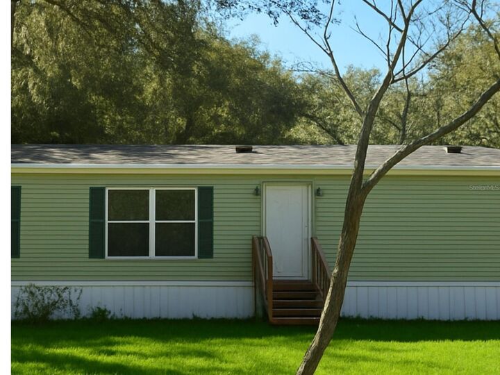 Property Photo: 14640 NE 149th Lane FL 32134