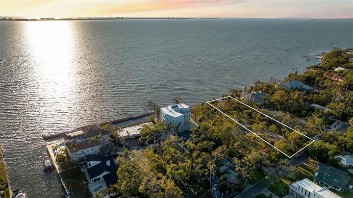 Property Photo:  2046 Alameda Avenue  FL 34234 