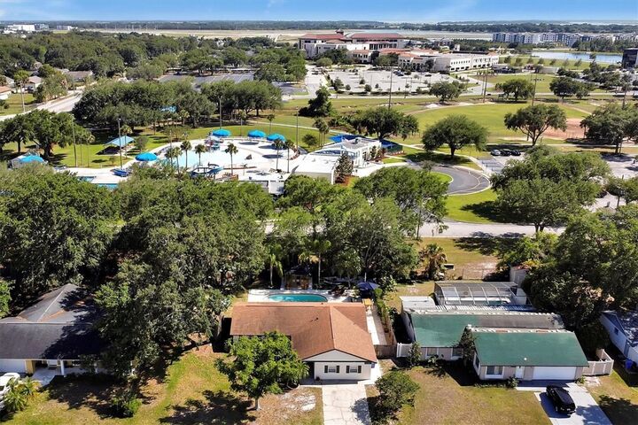 Property Photo: 1568 Oak Leaf Lane FL 34744