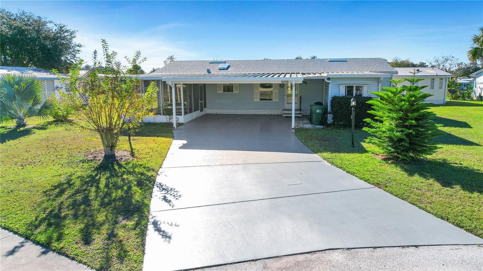 Property Photo: 5229 Hartford Lane FL 34785