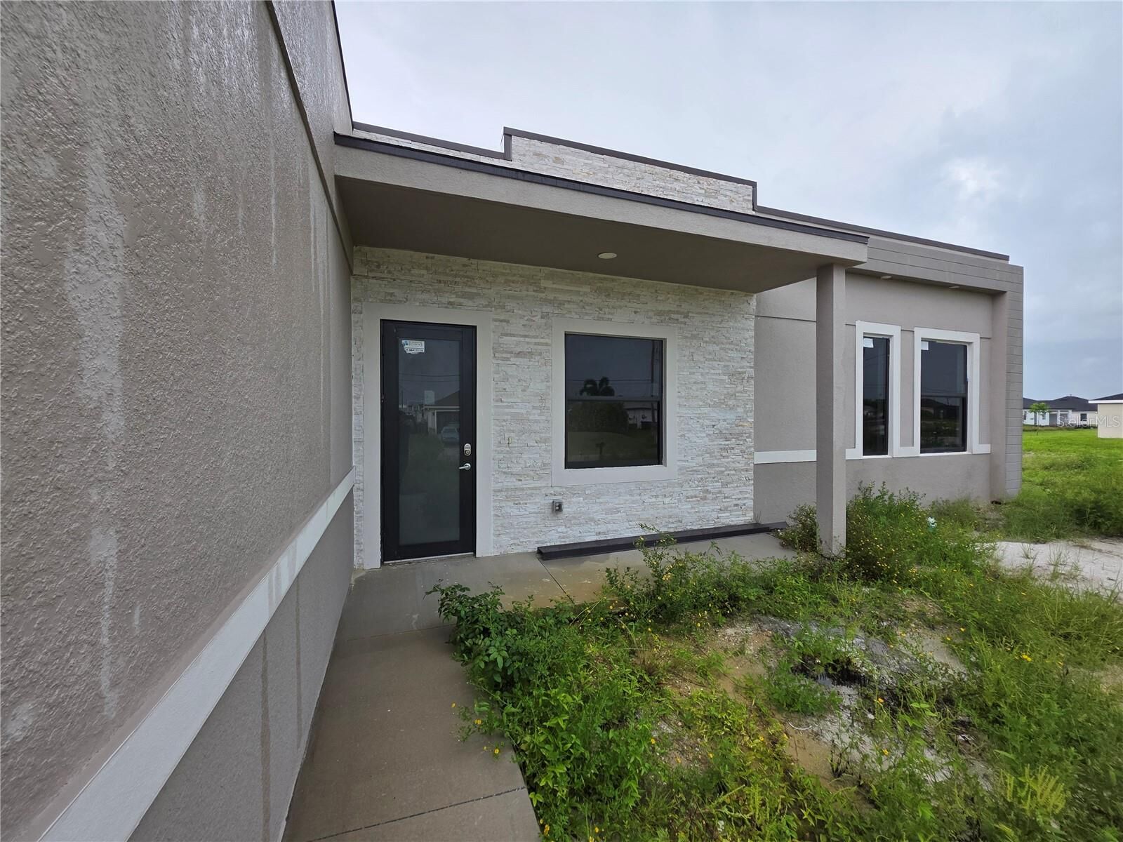 Property Photo: 1035 Kismet Parkway W FL 33993