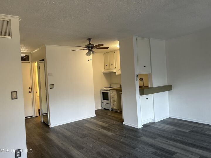 Property Photo: 226 Lakeside Villa MS 39525