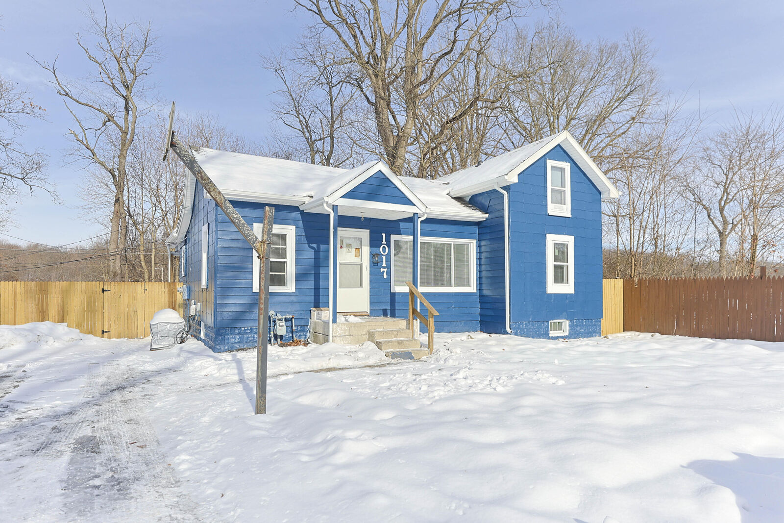 Property Photo:  1017 Burns Street  MI 49120 