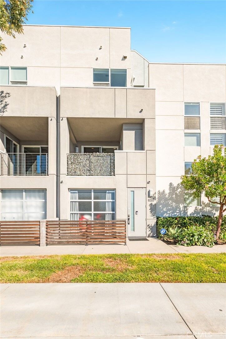 Property Photo: 143 Mercer CA 92627