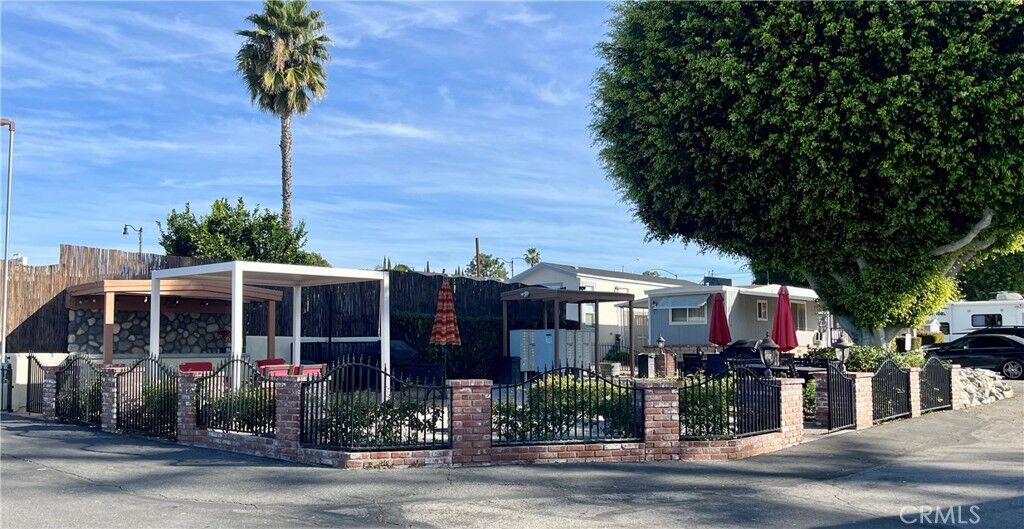 Property Photo:  16540 Whittier Boulevard 6  CA 90603 