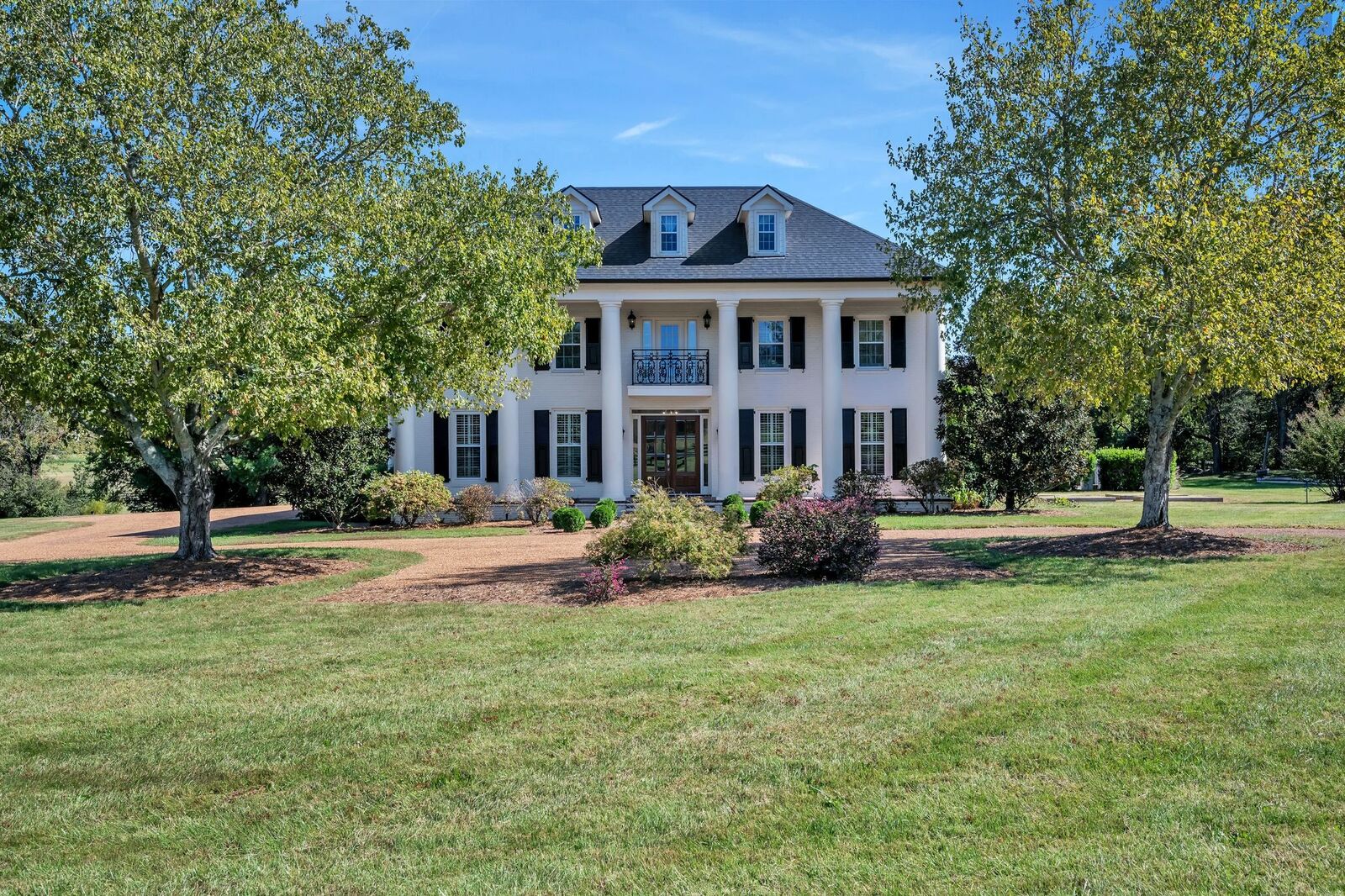 Property Photo: 1860 Old Natchez Trce TN 37069