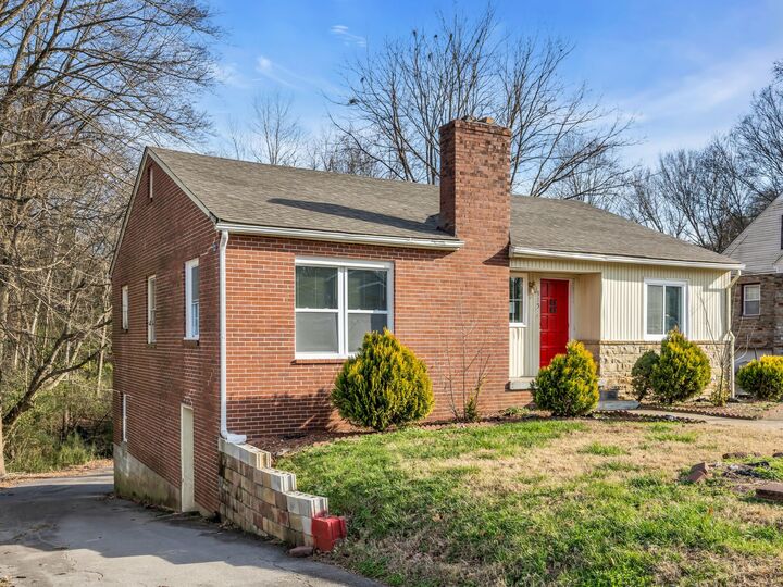 Property Photo:  915 Richardson St  TN 37040 