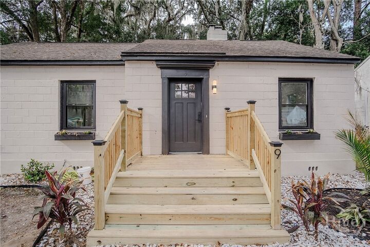 Property Photo: 9 Oleander Avenue GA 31401
