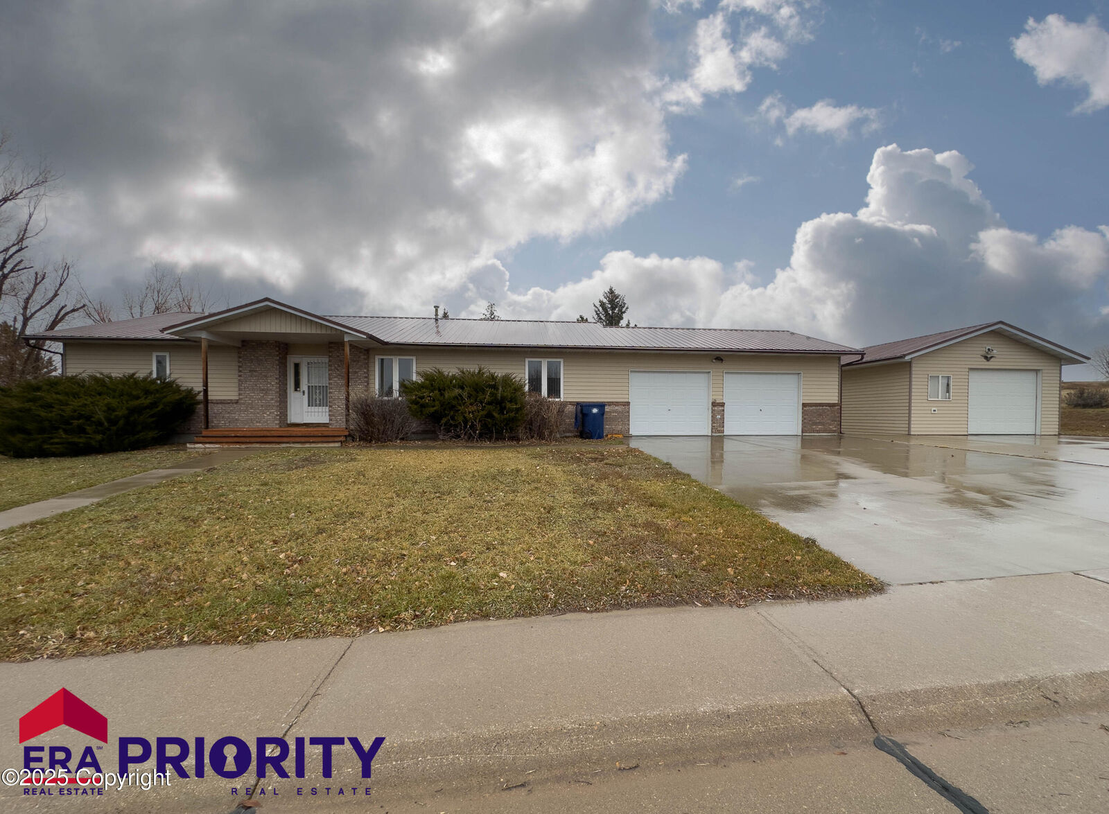 Property Photo:  400 Carbon St N  WY 82721 