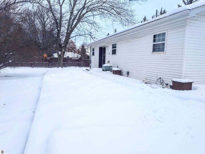 Property Photo: 11990 E Pickard Road MI 48858