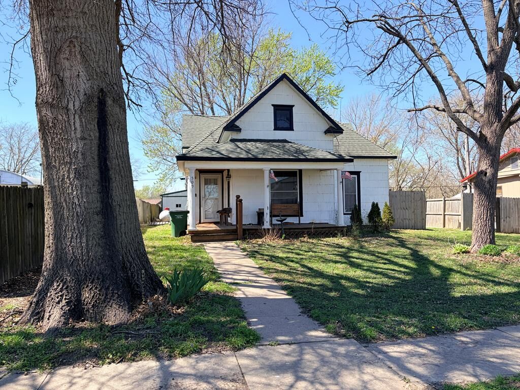 Property Photo:  509 Harris Avenue  MO 64624 