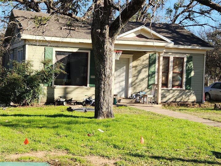 Property Photo:  1402 NW 3rd Avenue  TX 76067 
