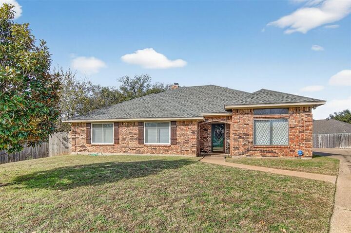 Property Photo: 7864 Mahonia Drive TX 76133