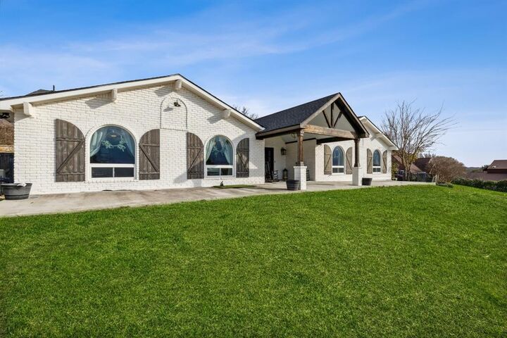 Property Photo:  240 Paint Pony Trail N  TX 76108 