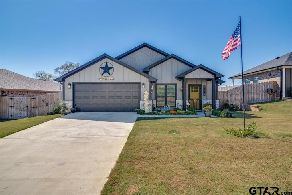 Property Photo:  17409 Crossing Circle  TX 75771 