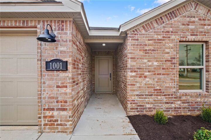Property Photo: 1001 Autumn Royal Avenue AR 72745