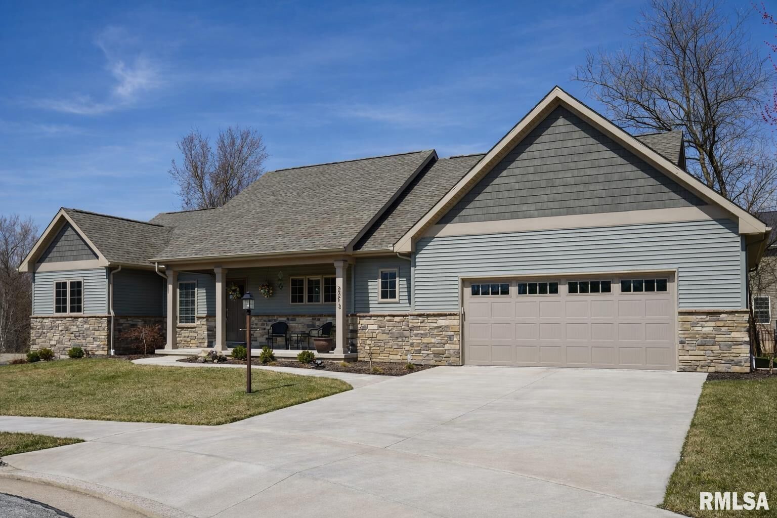 Property Photo: 2213 W Earl Court IL 61615