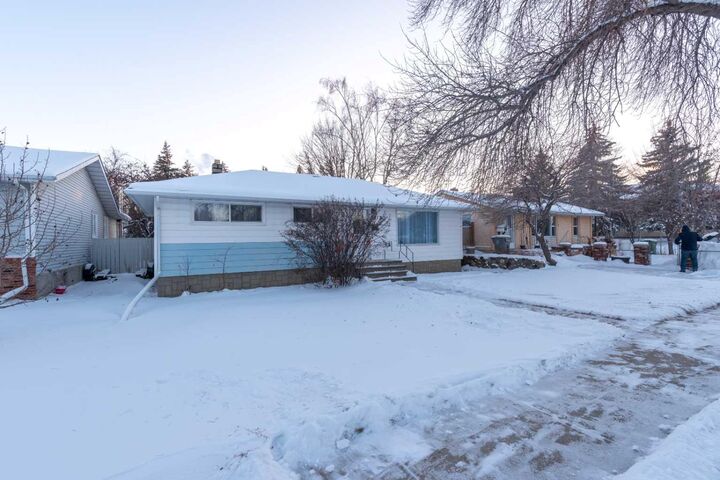 Property Photo: 5413 47 Street AB T9V 0G7