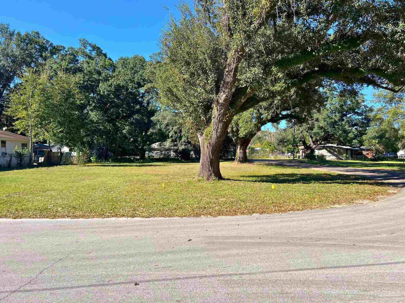 Property Photo:  5 Simon Ct  FL 32505 