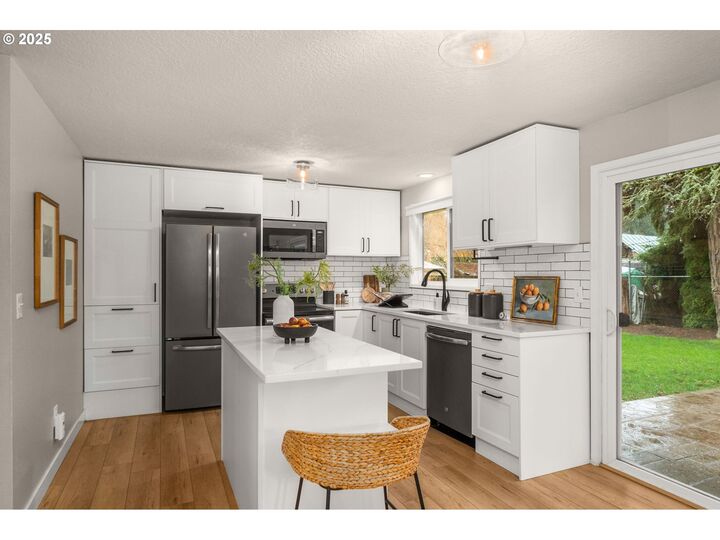 Property Photo:  3958 NE Laura St  OR 97124 