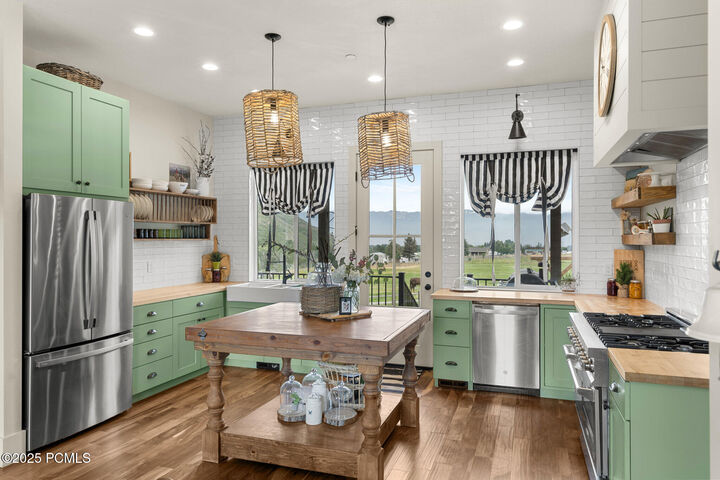 Property Photo: 4611 S Cove Lane UT 84032