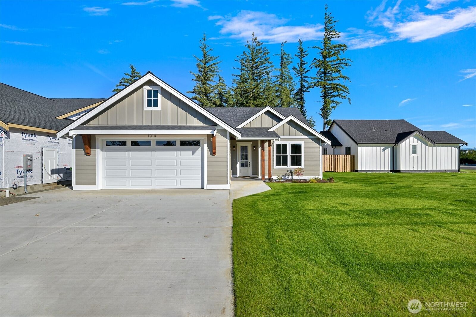 Property Photo: 1014 Night Hawk Way WA 98247
