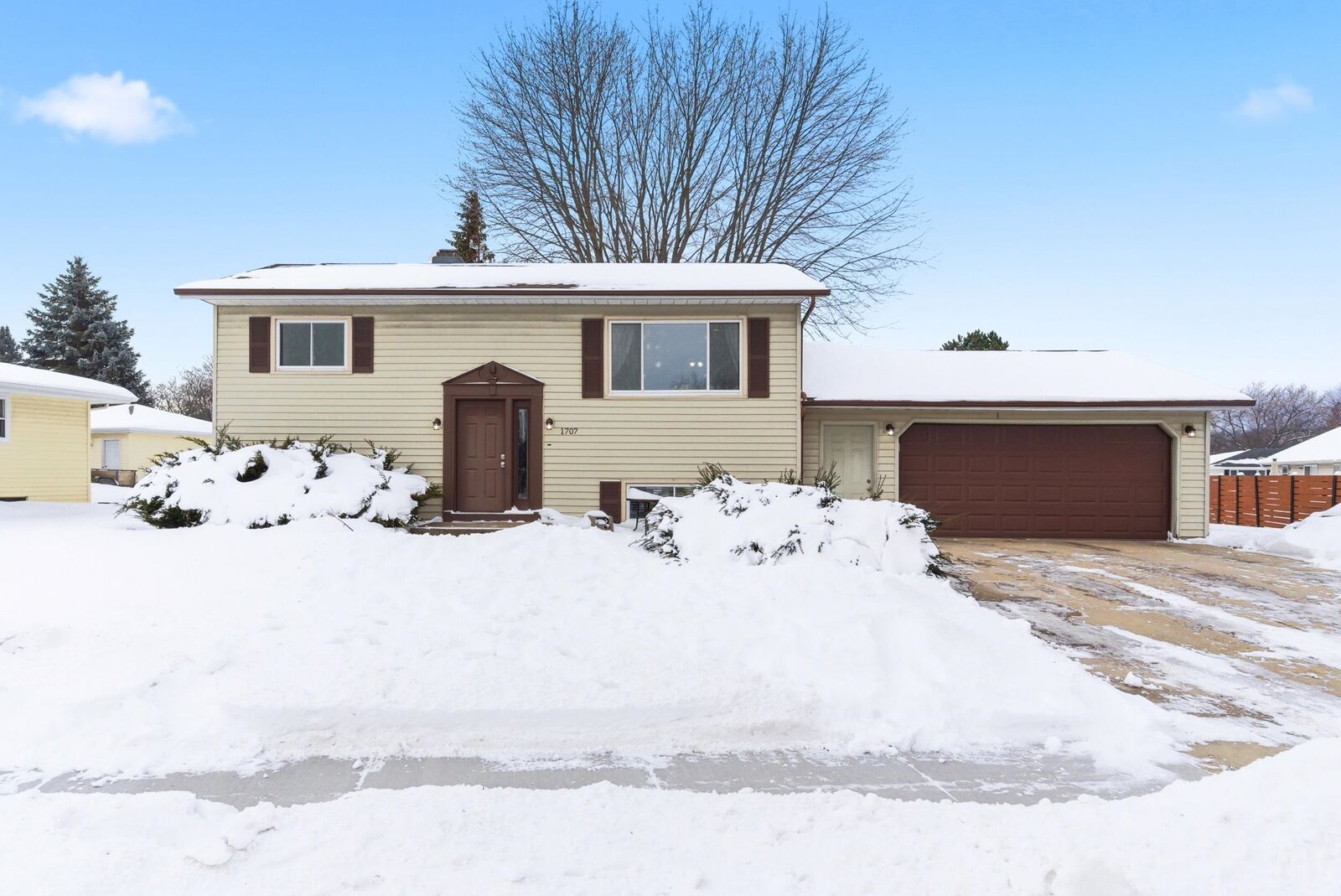 Property Photo:  1707 Schaefer Circle  WI 54915-4735 