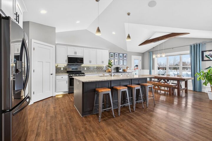 Property Photo:  2226 Laddie Trail  WI 54115-8472 