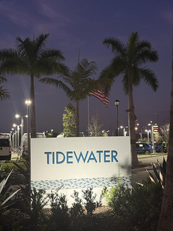 Property Photo:  373 Salisbury Circle  FL 34982 