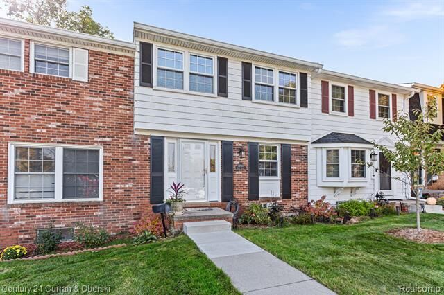 Property Photo: 42645 Savoy Court MI 48167